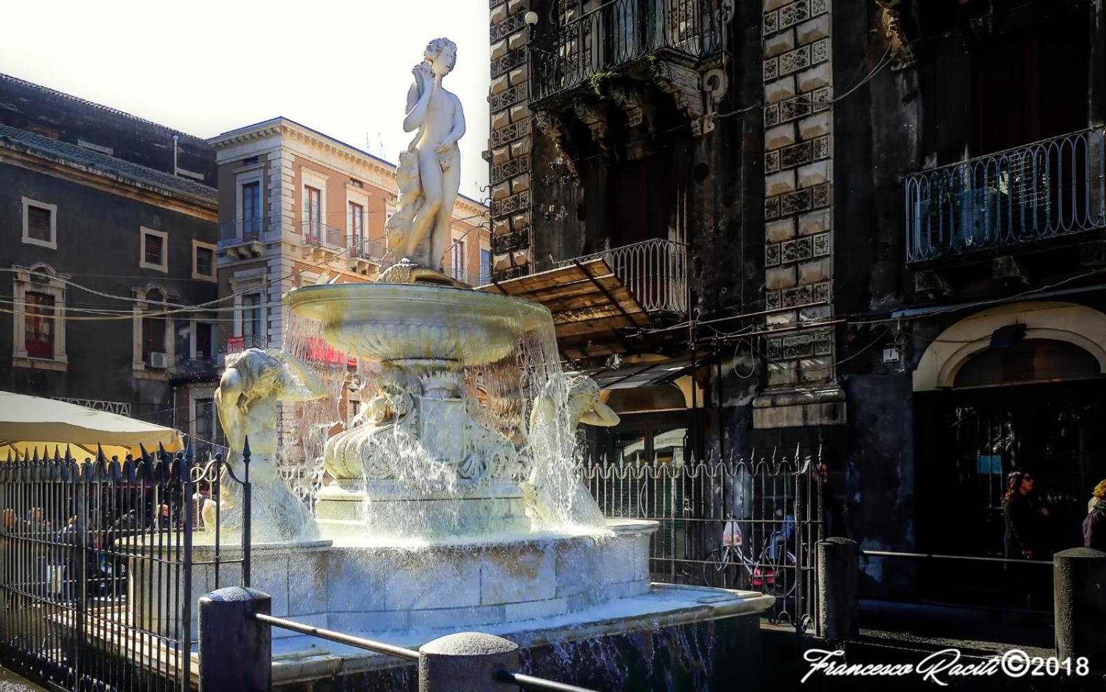 Elegante Matrimoniale Clemente House Catania Centro Hotel Exterior foto